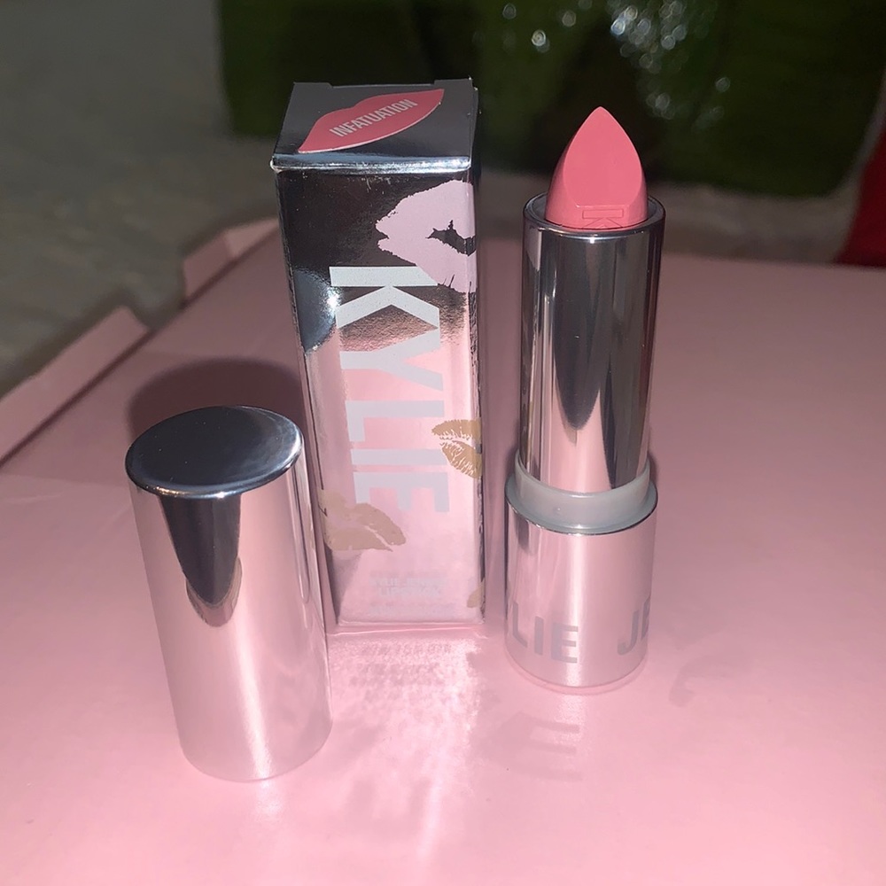 Kylie Cosmetics Infatuation lipstick
